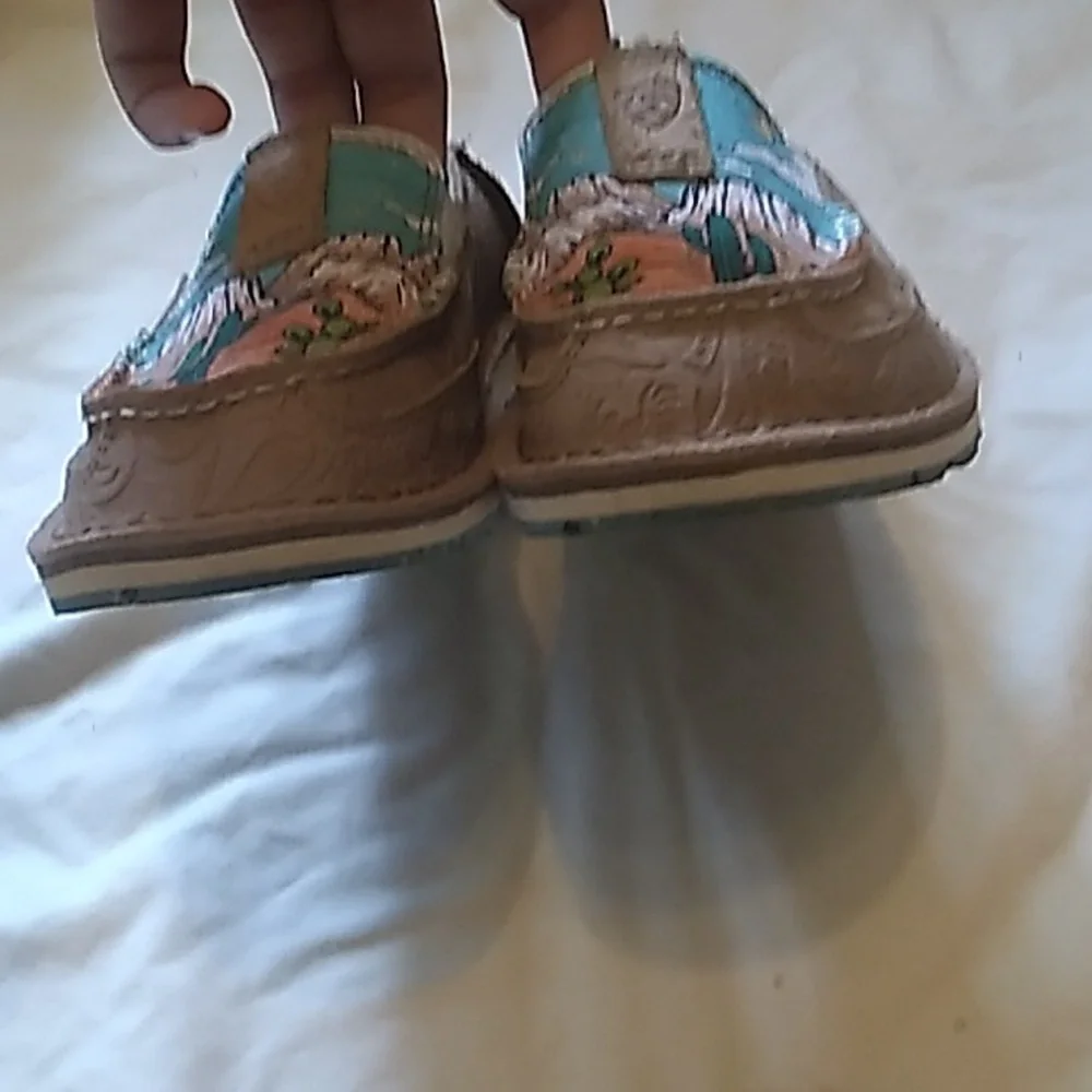 💥🌵💐Women's Ariat cruisers shoes color tan and peach size 7💥🌵💐 - Picture 6 of 8